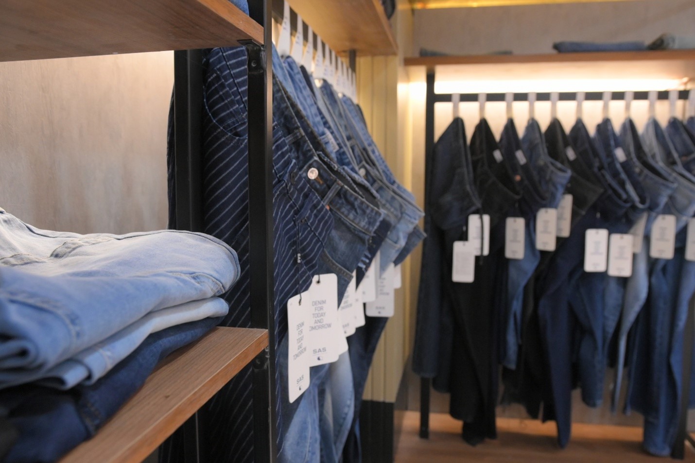 Discover looks that move with you